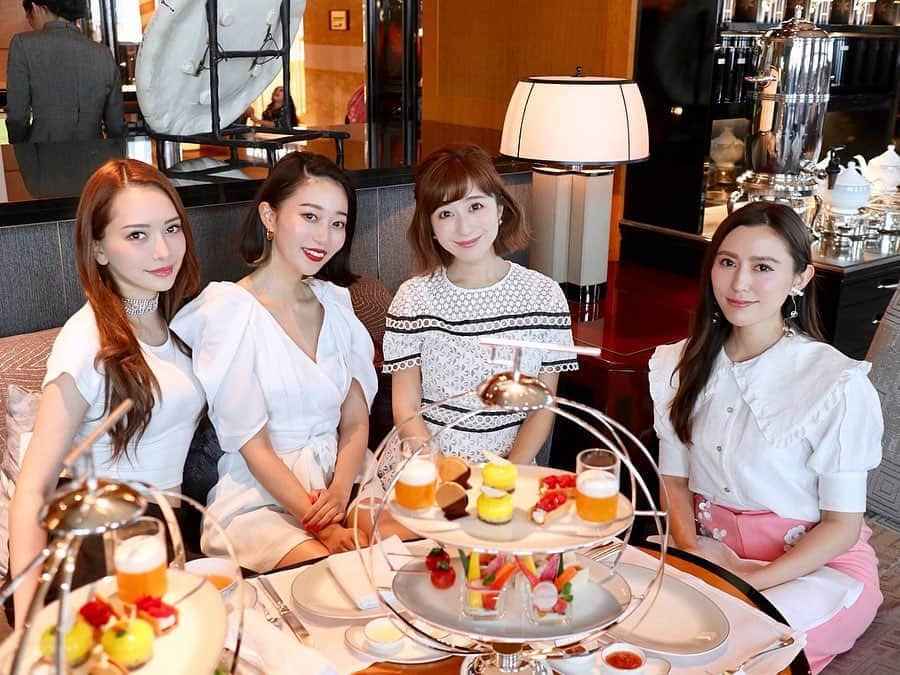 伊東亜梨沙さんのインスタグラム写真 - (伊東亜梨沙Instagram)「afternoontea🌹 皆さん毎度のことながら美しくて心が満たされました🥺（お腹も🐖） 楽しい時間はあっという間👏 . . #afternoonteatime #afternoontea #ritzcarlton #ritzcarltontokyo #リッツカールトン #リッツカールトン東京 #アフタヌーンティー #hightea #ありさのアフタヌーンティー」6月24日 19時47分 - arisa__917m