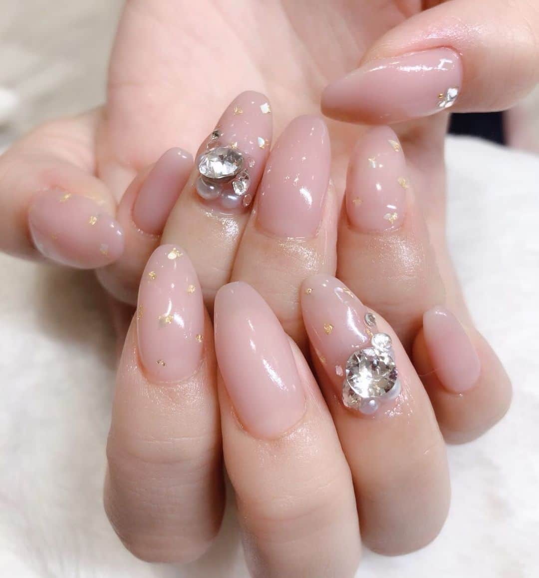 白石ゆうかさんのインスタグラム写真 - (白石ゆうかInstagram)「newネイル💅 いつもよりゴージャス⭐︎ . . #nail  #new #beige #ベージュネイル #ビジューネイル #おしゃれさんと繋がりたい #透明感 #シアーネイル #💅」6月24日 19時51分 - shiraishi_yuuka