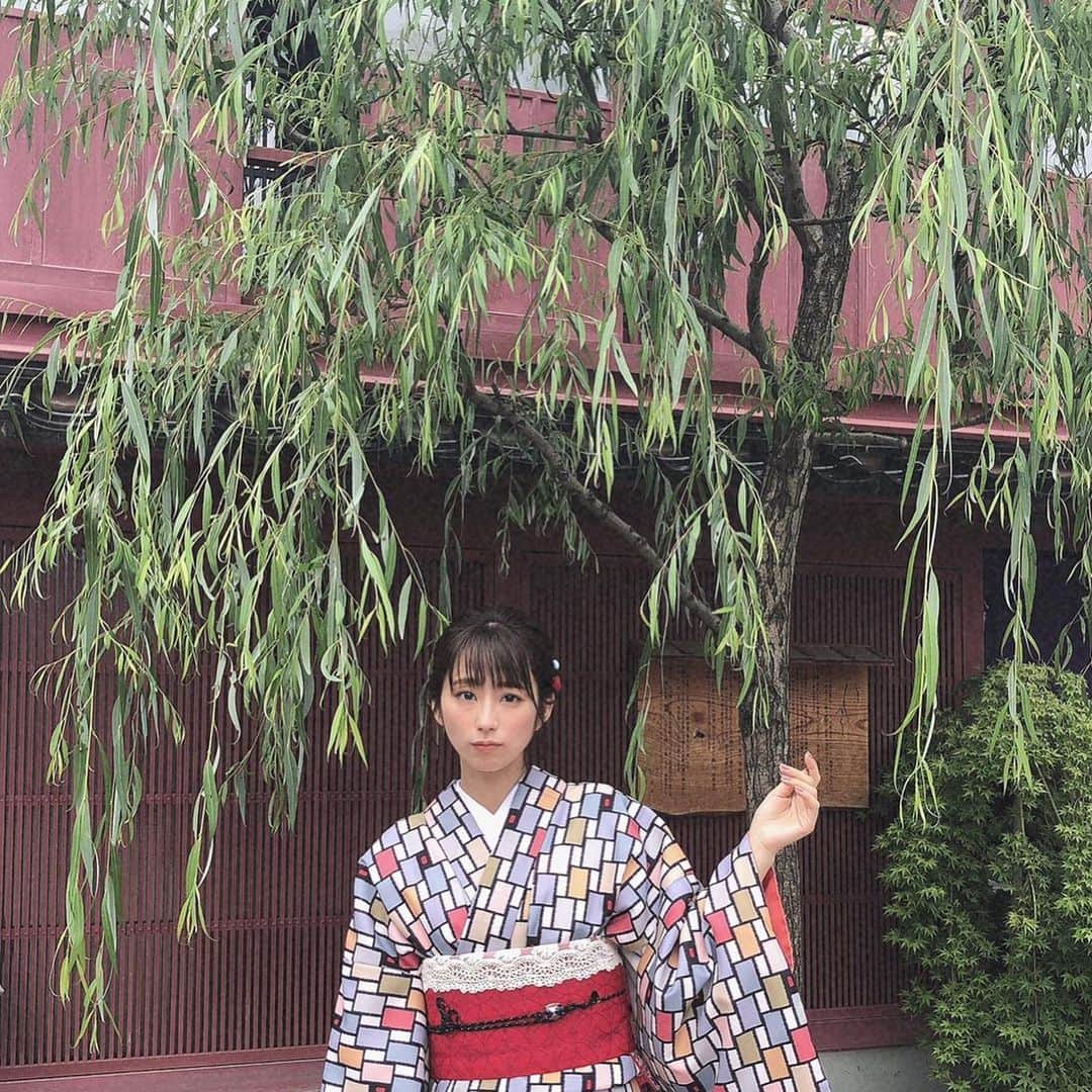 前田ゆうさんのインスタグラム写真 - (前田ゆうInstagram)「やっほい＼(^o^)／ #ひがし茶屋街  たくさん写真とってもらった〜🤗‼️着物きて👘もってもテンションあがったです＾＾ #kimono ＃着物 #ちゃんゆづ旅行記」6月24日 19時55分 - yuu_maeda
