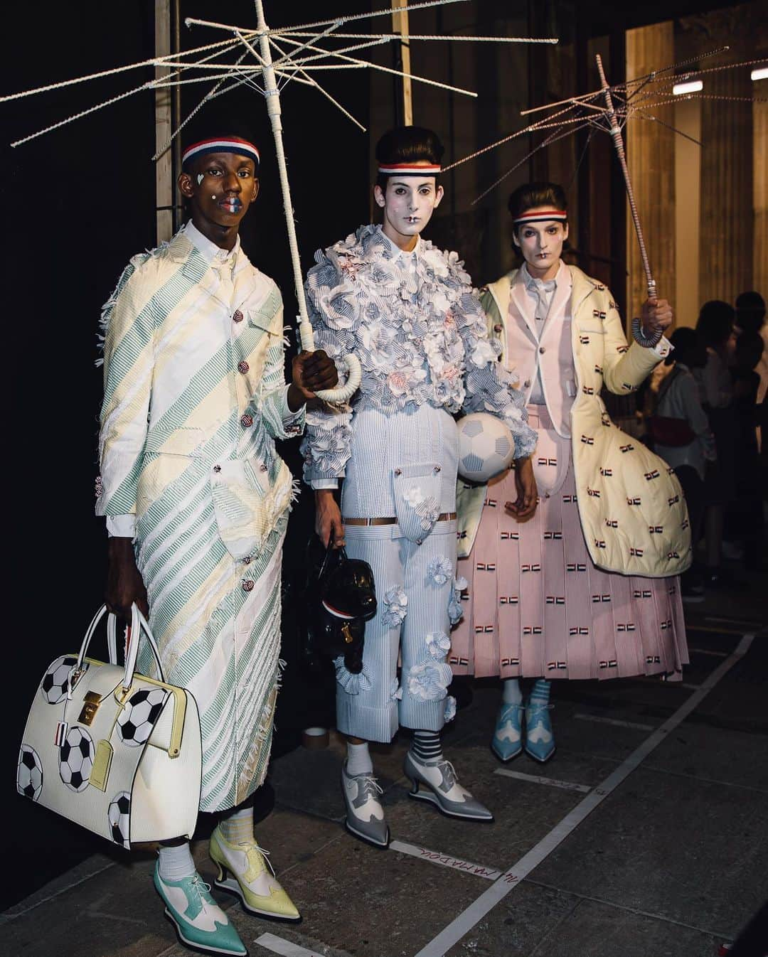 STYLE DU MONDEさんのインスタグラム写真 - (STYLE DU MONDEInstagram)「@thombrowneny men’s spring 2020 for @voguerunway. link in bio #thombrowne #pfw」6月24日 20時10分 - styledumonde