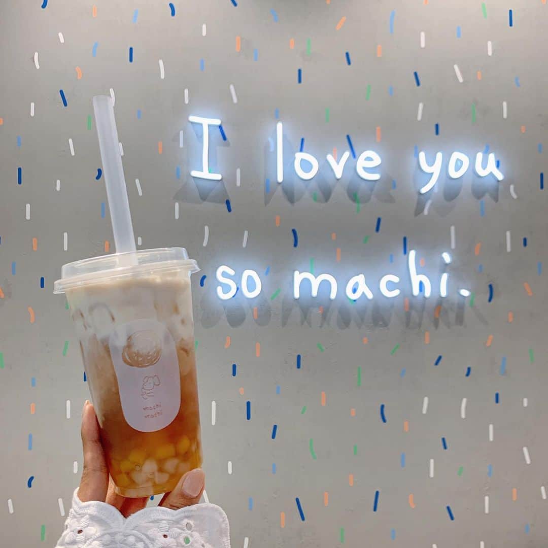 Sayakaのインスタグラム：「* 6/26(水)にラフォーレ原宿にOpenする チーズティー専門店 @machimachi_japan へ♡ 私が飲んできたのはテッカンノンチーズティー☺︎ 濃厚なチーズクリームも美味しいし、 お茶も香りが豊か✨✨ トッピングで入れてもらったタロイモボールが モチモチでほんのり甘くて 美味しくて早速ハマりそう🤤💕 . . #machimachi_japan #machimachi #神のチーズティー #チーズティー #チーズティー専門店 #タロイモボール #ラフォーレ原宿 #カフェ #カフェ部 #カフェ活 #カフェ巡り #東京カフェ #表参道カフェ #原宿カフェ」