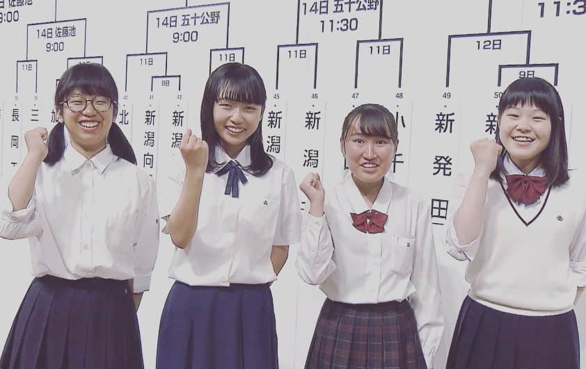 のインスタグラム：「【司会のマネージャーを取材】 来月6日に迫った夏の高校野球新潟大会の開幕。 その開会式で司会を務める4人のマネージャーが おととい選ばれ、その練習会にお邪魔しました！ 厳しい審査を潜り抜けてその座を勝ち取ったのは、 （写真１枚目左から） 佐藤優里さん(万代)上村莉乃さん（新潟東）・星桃花さん（小出）・黒石楓さん（新潟）の4人！ エコスタに響く彼女たちの声にも注目してください。  #高校野球#甲子園#令和最初の#101回#開会式#司会#マネージャー#練習会#みんな上手です#もうすぐ夏#UX#新潟テレビ21#スーパーjにいがた」