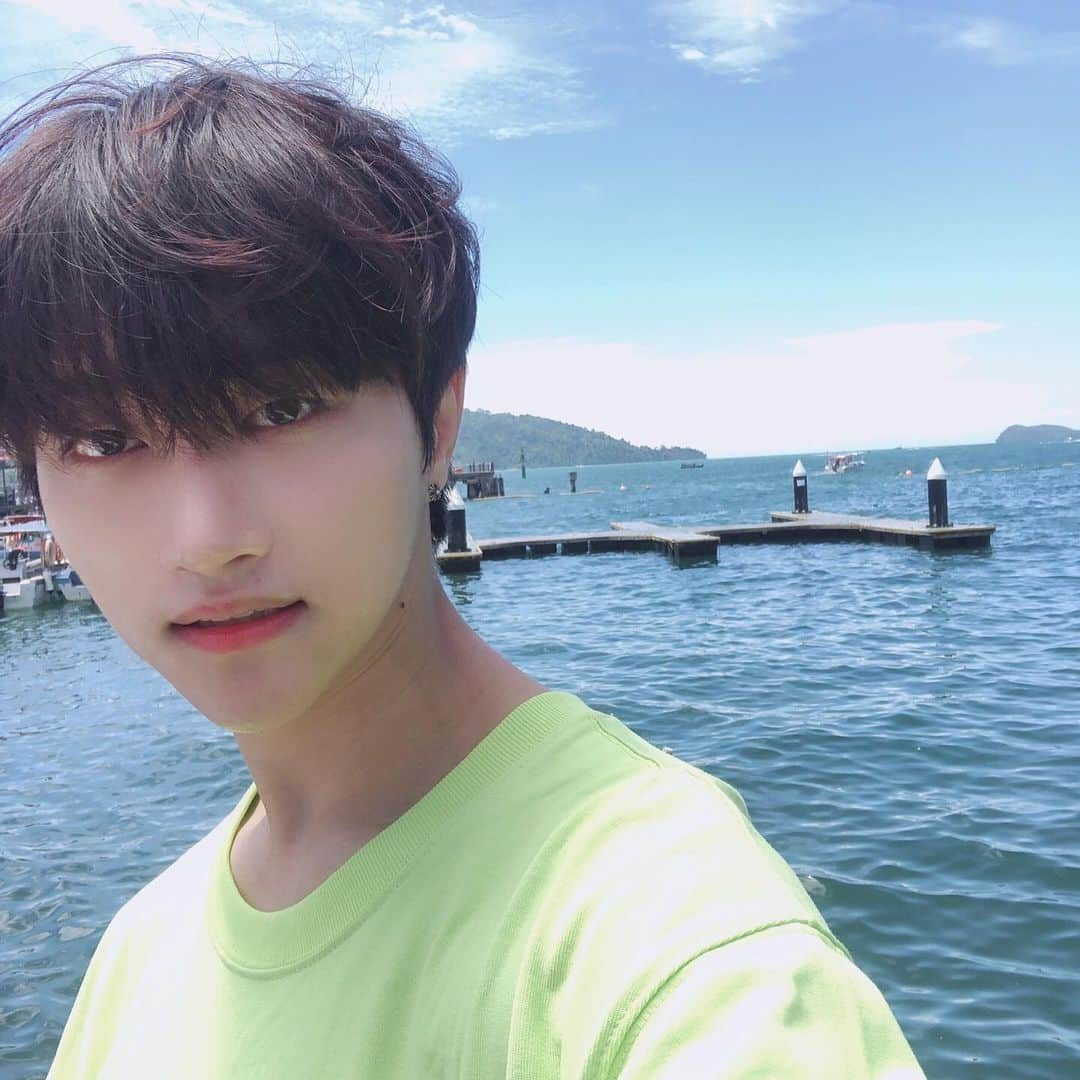 IN2ITさんのインスタグラム写真 - (IN2ITInstagram)「짹짹과 함께 KK~~ to be continued ~  #인투잇 #인투유 #IN2IT #IN2U #연태 #Yeontae #ヨンテ #말레이시아 #코타키나발루 #KK #여행 #즐거운삶 #바다 #자연 #아이젝 #Isaac #짹짹 #고향 #이쁘다 #사진」6月24日 20時13分 - official_in2it