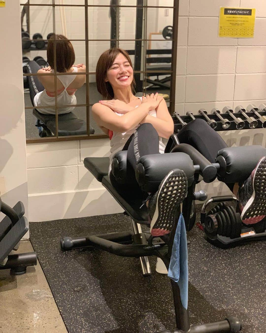 石井里奈さんのインスタグラム写真 - (石井里奈Instagram)「こんばんは☺️💕 . 週末は1/3RD FITNESS 秋葉原店へパーソナルトレーニング体験にいってきました☺️💕✨ . ジムの内装がとにかくオシャレで綺麗🥺💕照明とかすごいかわいかったっ😍 . 見たことない最新トレーニングマシンがたっくさん🙄🙄 . トレーナーさんがしっかり優しく教えてくれるので安心してトレーニングできました😊✨ 1分間のプランクの体幹トレーニングを2セットはつらかった～🤣🤣笑 . 24時間営業なので、いつでも行けるのが嬉しいし、ジム会員になるとテラスも自由に利用できてソフトドリンク飲み放題😆💕💕 . 朝運動してここでコーヒー飲んでから出勤するの、理想の生活スタイルかも🤭✨ . おかげで今日は筋肉痛ですが、筋肉痛は喜ぶもの🤭❤️笑 今日もお疲れ様でした😆 . 明日は朝の投稿はお休みでお昼の投稿になります🙇‍♀️❤️ . #onethirdfitness #onethird #ワンサードフィットネス #24時間ジム #秋葉原 #pr #ジム #パーソナルトレーニング #トレーニング #有酸素 #自転車 #筋トレ #ボディメイク #akihabara #bike #バイク #バイク好き #gym #training #尻トレ #トレーニングウェア #sport #スポーツ女子 #スポーツ #ダイエット #diet #筋肉 #fitness #fitnessgirl」6月24日 20時16分 - ri7tin1025