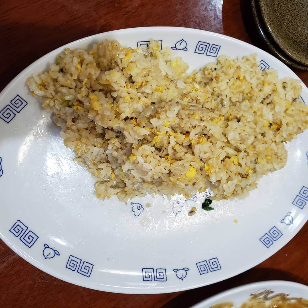 八つ橋てまりさんのインスタグラム写真 - (八つ橋てまりInstagram)「ボリュームおばけ♡  塩ラーメン美味しかった♡ チャーシューは、隠れてて、サプライズ♡ チャーハンも、このボリュームで580円✨  食べれないと、持ち帰り出来る😌  いろんなのに挑戦しよう‼️ #フードファイター #てまり #中華 #チャーハン #かたやきそば #塩ラーメン #炎神 #お腹すいた」6月25日 7時22分 - temari.odebu