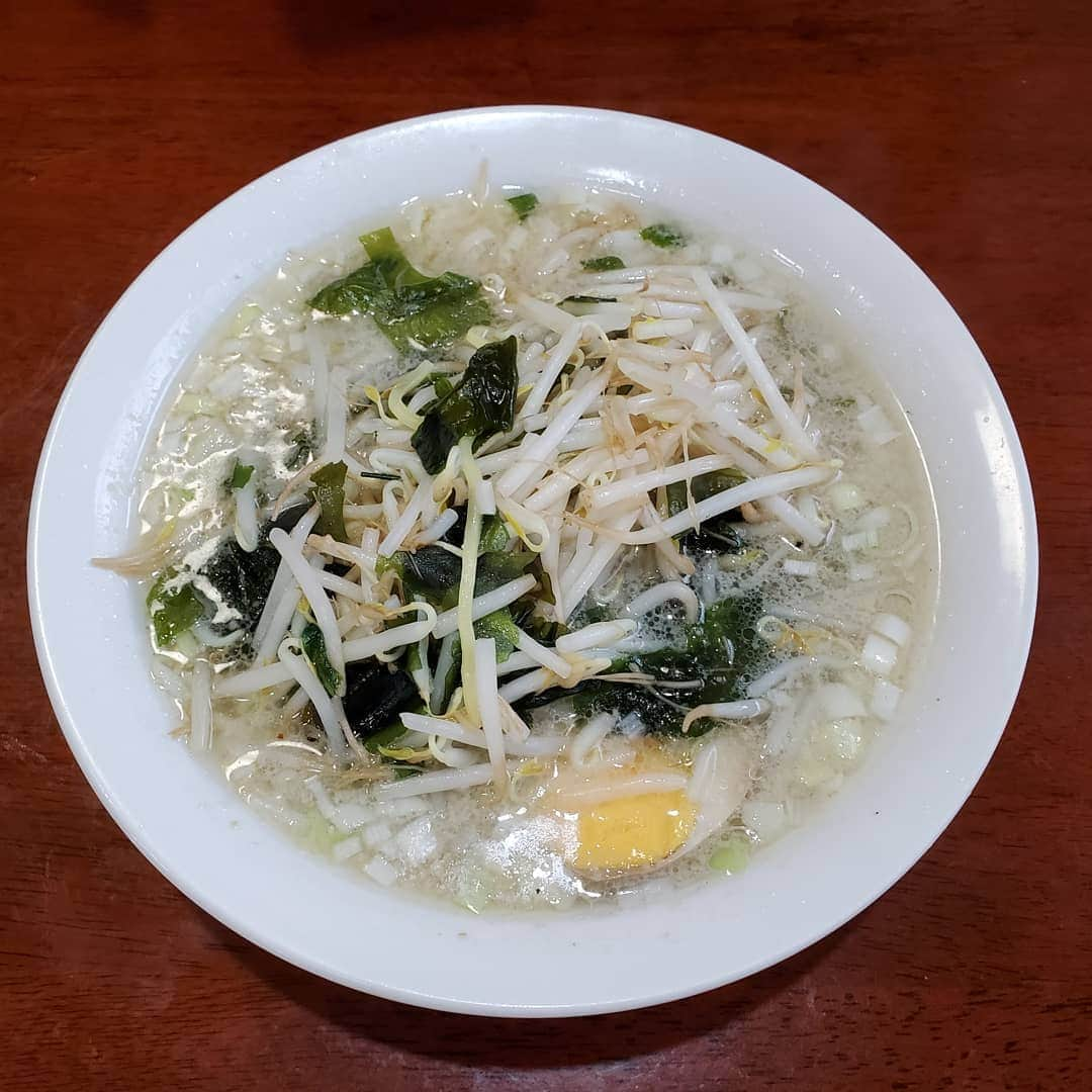 八つ橋てまりさんのインスタグラム写真 - (八つ橋てまりInstagram)「ボリュームおばけ♡  塩ラーメン美味しかった♡ チャーシューは、隠れてて、サプライズ♡ チャーハンも、このボリュームで580円✨  食べれないと、持ち帰り出来る😌  いろんなのに挑戦しよう‼️ #フードファイター #てまり #中華 #チャーハン #かたやきそば #塩ラーメン #炎神 #お腹すいた」6月25日 7時22分 - temari.odebu