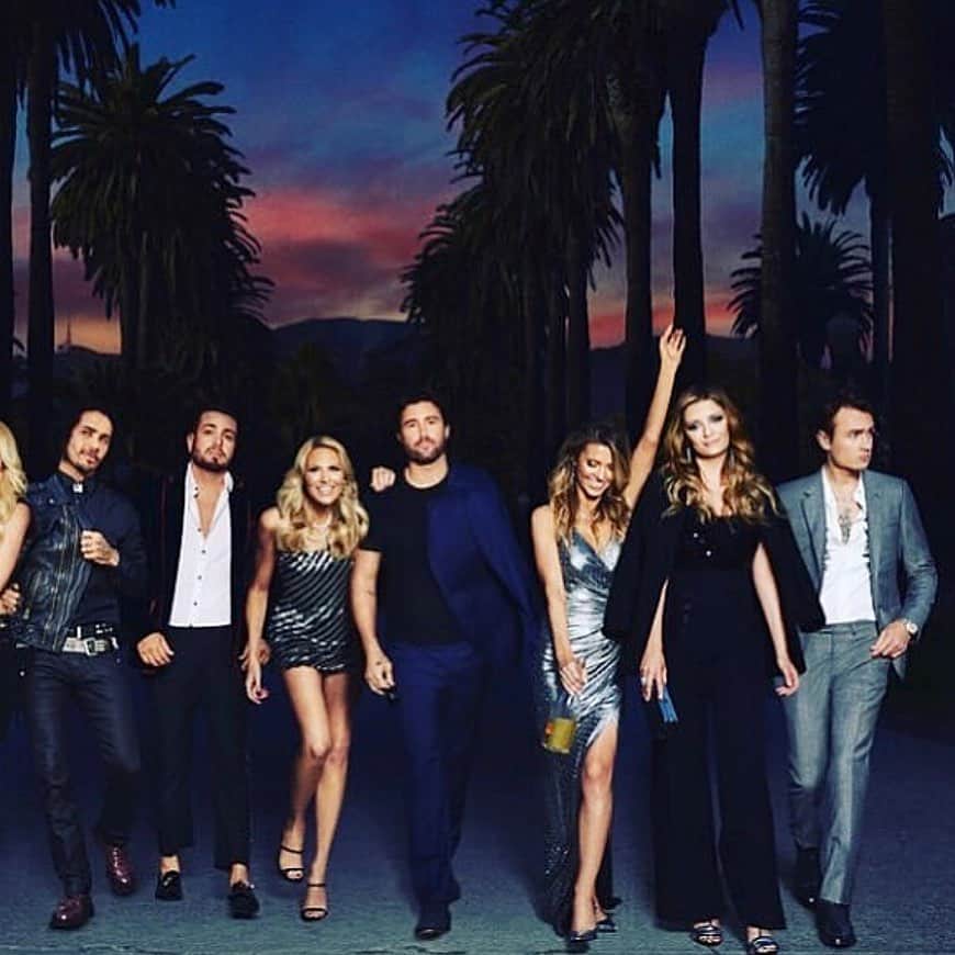 ステファニー・プラットのインスタグラム：「I never in a million years thought that one show, an old group of friends and a move back to LA would change my life forever. I don’t know if it’s for the best or if I have lost everything. Was coming back to LA a mistake? By the end of the series... pls let me know what you guys think ❤️❤️❤️I still don’t know」
