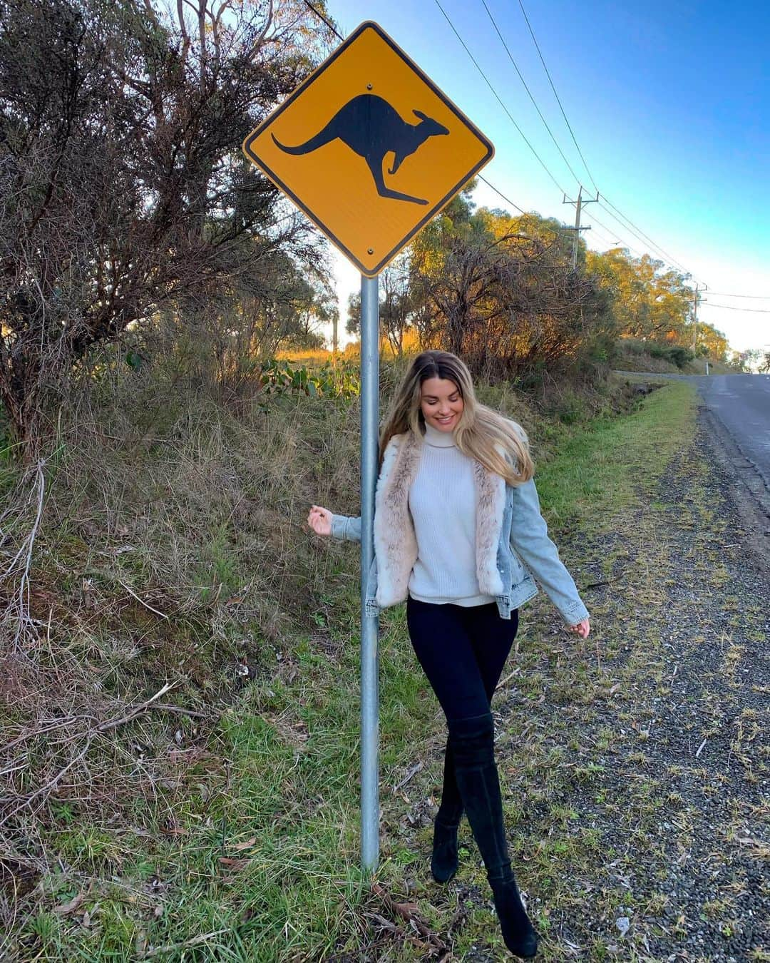 エミリー・シアーズさんのインスタグラム写真 - (エミリー・シアーズInstagram)「🦘🦘🦘」6月25日 7時17分 - emilysears