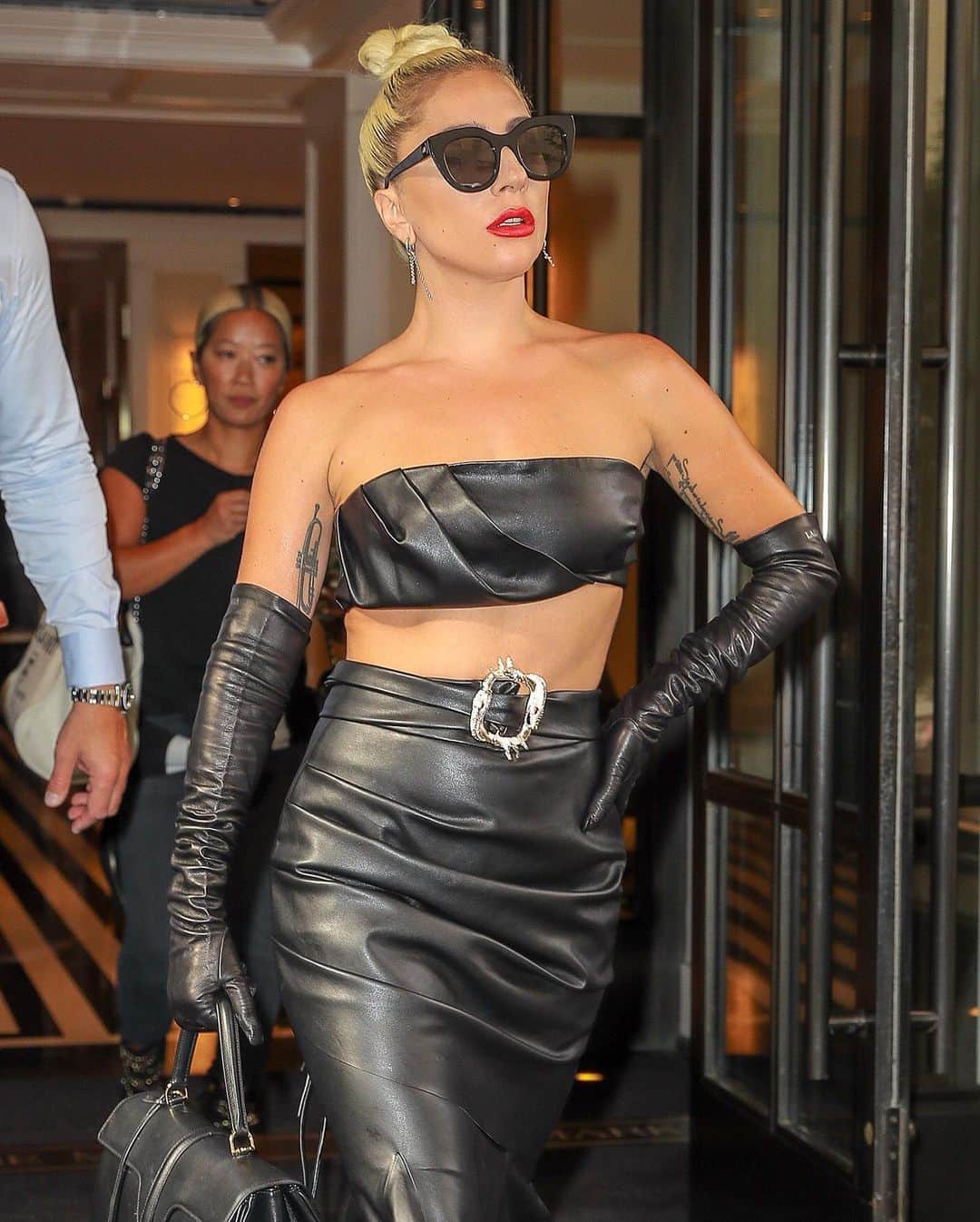 Just Jaredさんのインスタグラム写真 - (Just JaredInstagram)「@ladygaga looks so fierce in a leather outfit while en route to the Apollo Theater for her special show! #LadyGaga Photos: Splash」6月25日 7時18分 - justjared