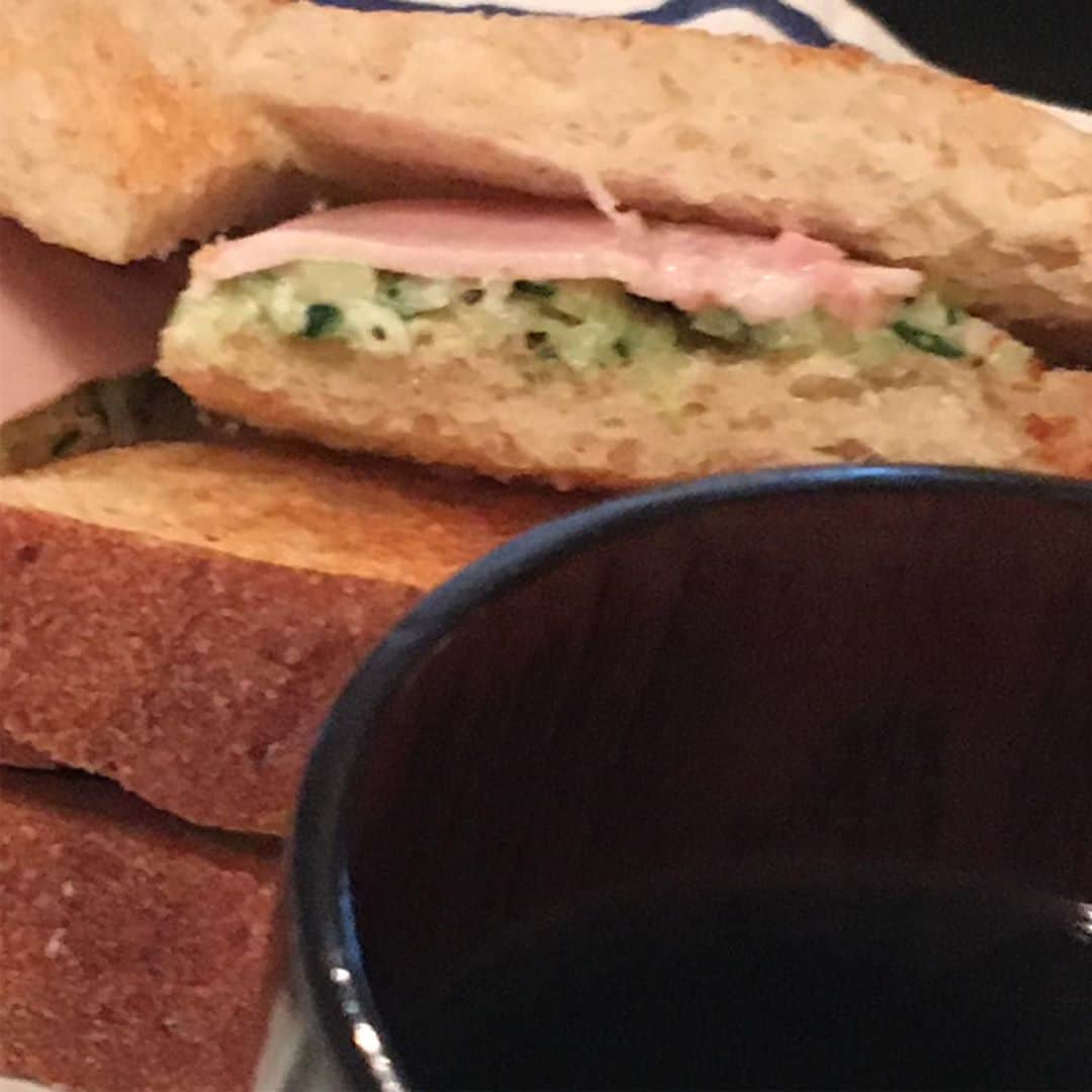 柳家さん生さんのインスタグラム写真 - (柳家さん生Instagram)「6/25富山のいつもの朝ご飯 ハムサラダトースト グレープフルーツをこーしーとともに😊 #さん生 #ハム #トースト #グレープフルーツ」6月25日 7時20分 - waraiguma1957