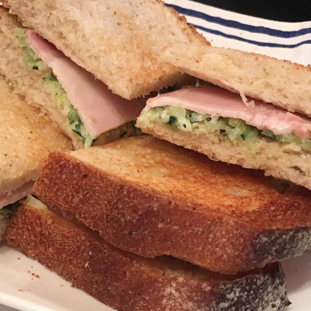 柳家さん生さんのインスタグラム写真 - (柳家さん生Instagram)「6/25富山のいつもの朝ご飯 ハムサラダトースト グレープフルーツをこーしーとともに😊 #さん生 #ハム #トースト #グレープフルーツ」6月25日 7時20分 - waraiguma1957
