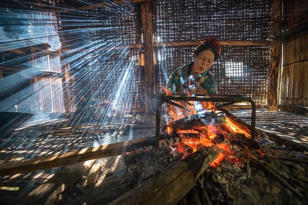 のインスタグラム：「Photo by @renan_ozturk | A local woman in the village of Dazumdom, Myanmar blows on a fire to ignite flames. #Myanmar #Village」