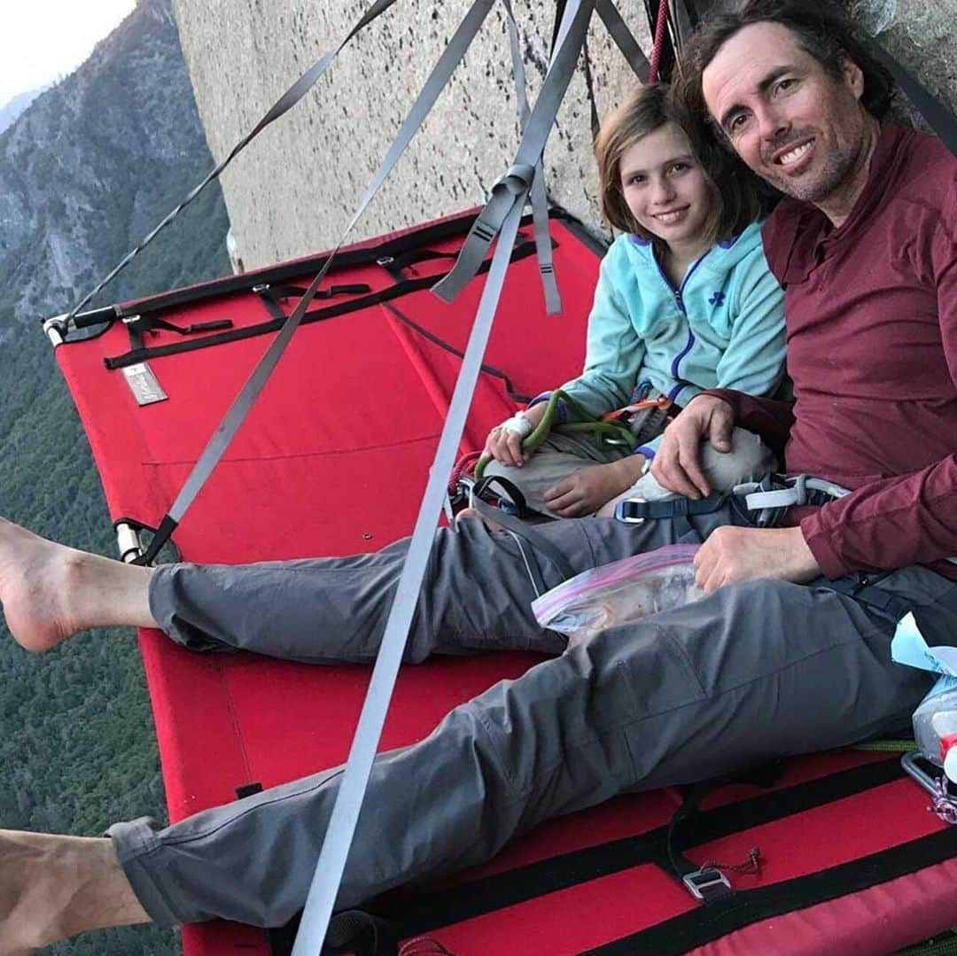 Nia Sioux Frazierさんのインスタグラム写真 - (Nia Sioux FrazierInstagram)「This week’s #RoleModelMonday is the youngest documented person to climb Yosemite National Park’s El Capitan, Selah Schneiter. After a 5-day hike with her dad, this 10-year-old hiked up 3,000 feet! Being the site where her mom and dad fell in love, Selah’s father was excited to have completed the journey with his daughter. “I just can’t believe I did that,” said Selah as she cried her first happy tears. With this huge accomplishment behind her Selah has words of encouragement for anyone facing something difficult. “If you have a big goal, it’s really hard to attack it all at once. You have to do it piece by piece. Take that big goal and make it into a bunch of small goals.” Going on to say “Just remember, you look up more than you look down.” After finishing the climb, Selah celebrated by getting a slice of pizza with her dad. Congrats on this huge accomplishment!」6月25日 5時59分 - niasioux