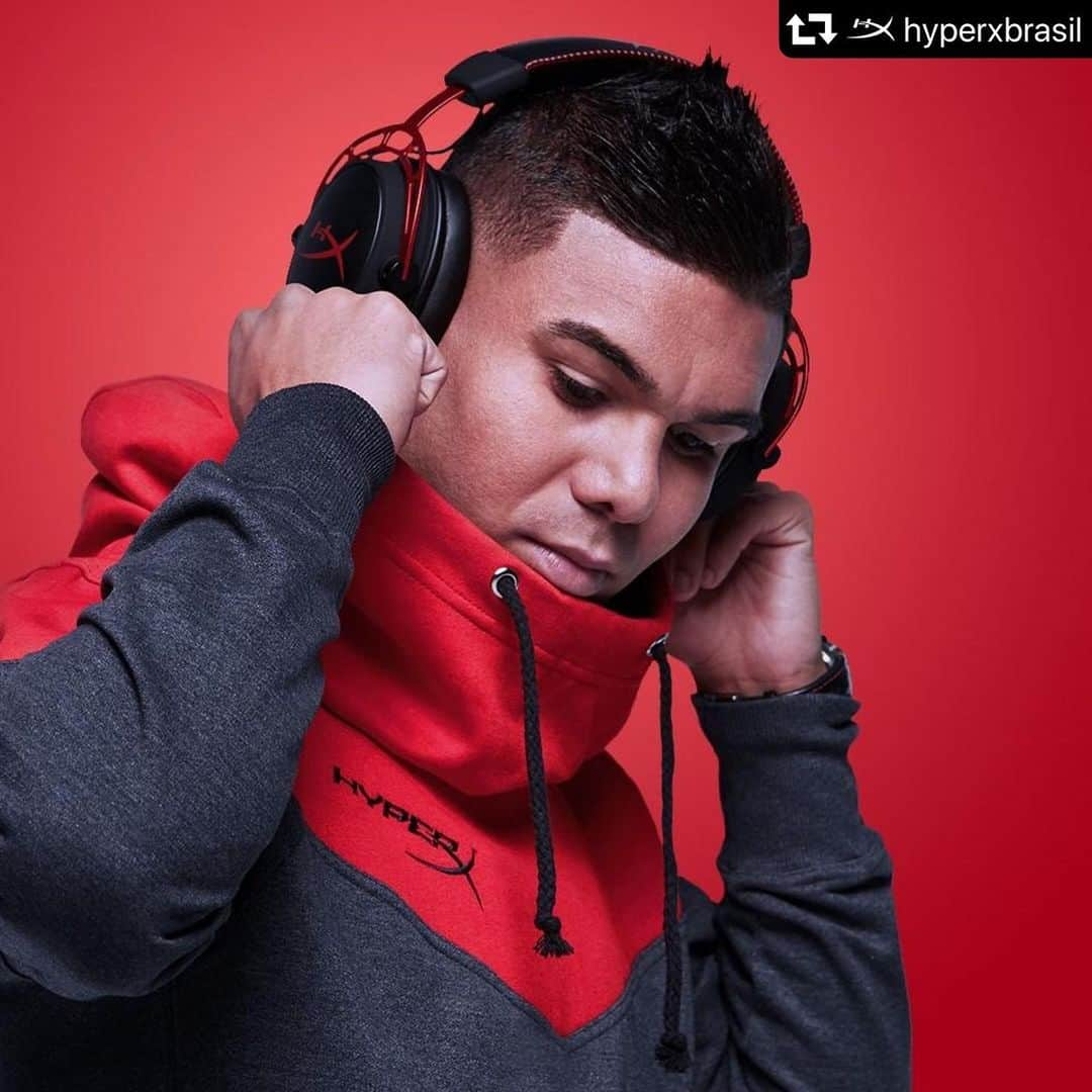 カゼミーロさんのインスタグラム写真 - (カゼミーロInstagram)「🔴🎧⚫️ #repost @hyperxbrasil ・・・ Para ficar super chavoso vem de #HyperX, a marca gamer oficial do @casemiro! 😎  #HyperXBrasil #HyperXBrazil #HyperXBR #SetupHyperX #HeadsetHyperX #H7HyperX #SetupGamer #HeadsetGamer #H7Gamer #Setup #Gamer #Headset #H7 #Cloud #Alpha #CloudAlpha #HyperXCloudAlpha #Casemiro」6月25日 6時06分 - casemiro