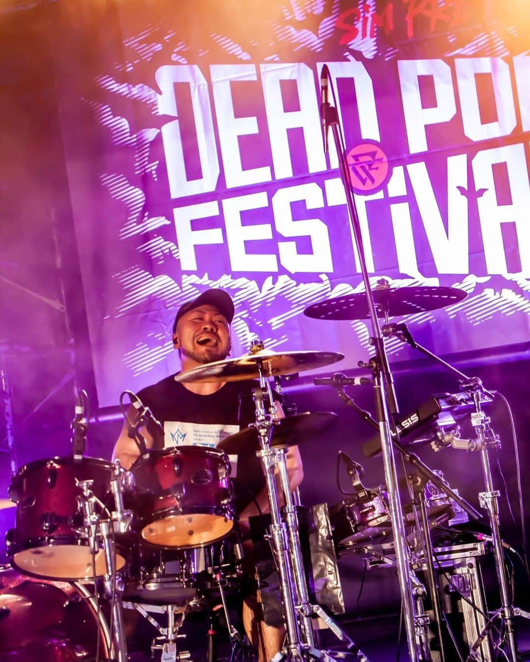 UTAさんのインスタグラム写真 - (UTAInstagram)「DEAD POP FESTIVAL 2019 SiM呼んでくれてありがとう！  CHAOS STAGEのトリをやらせてもらいました！ たくさんの人たちが集まってくれてめちゃくちゃ嬉しかった！ 本当にありがとう！  WingsでのJESSEコラボ！ そしてFLAGでのみんな大合唱！  本当に本当にありがとうございます！ 感謝です！  また近々動画あげます！  次のライブはジョインまでないけど来れる人はたのしみにしててねー！ 📸 by @taka_tallman  #noisemaker #deadpopfestival  #dpf」6月25日 6時41分 - uta_boby_noisemaker