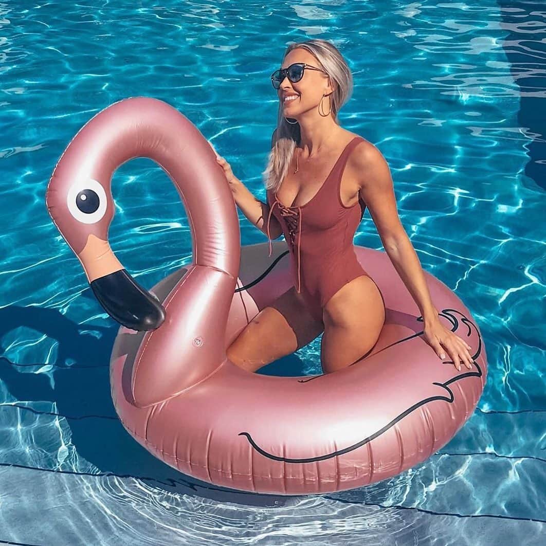 Target Styleのインスタグラム：「It's not a pool day without the perfect pool accessories. ☀ Get 10% off pool floats and tubes all week long via link in bio! 📷: @krystal_hall_」
