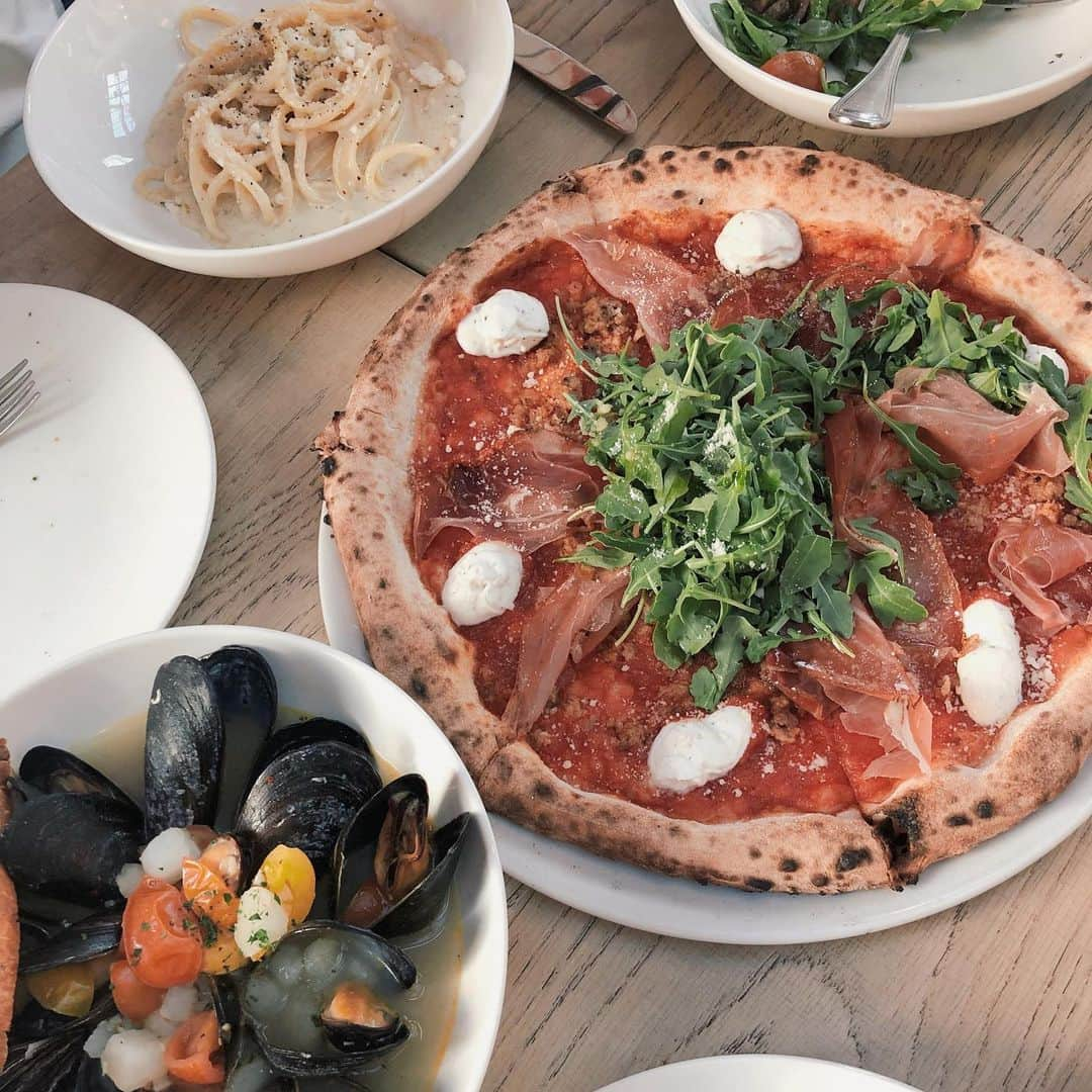 フリーディアさんのインスタグラム写真 - (フリーディアInstagram)「Fun girls evening and  celebrating a birthday! What a yummy night. Grateful for these times. #girltalk #funtimes #girls #pizza #pasta #dtla 誕生日と女子会が楽しかった〜また早くみんなで会おうね〜 #女子会 #ピザ #パスタ #ロスアンゼルス #ダウンタウン」6月25日 6時57分 - friediamn