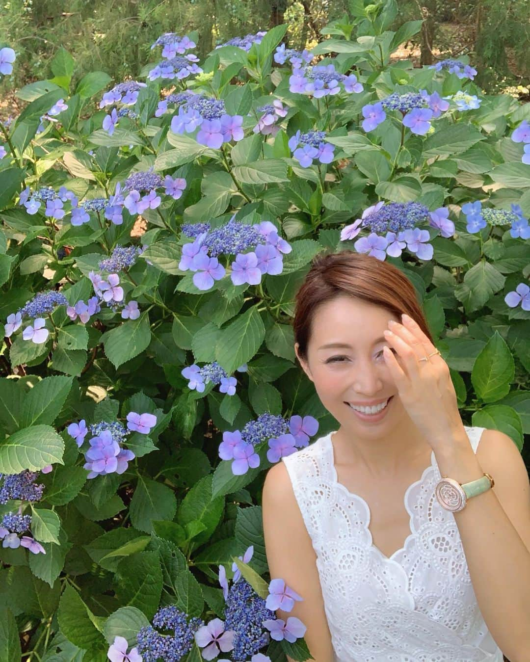 宮田綾子さんのインスタグラム写真 - (宮田綾子Instagram)「ハイヒールLOVERS Ayako⁑  紫陽花が綺麗💠💠💠 見れて良かったー  全身コーデはのちほど  ___________________★ ___________________﻿﻿﻿﻿ 7/7(日)インスタセミナー 男女 6/28締切  詳細は @ayako__miyata プロフィールURL よりご覧ください﻿﻿﻿﻿ ___________________★ __________________  #ハイヒールLOVERS #宮田綾子 #あじさい #紫陽花 #アジサイ #ガクアジサイ #北の丸公園 #千鳥ヶ淵 #九段下 #hydrangea #hydrangeas #flowers #ダレカニミセタイハナ #公園 #tokyo #tokyolife #japan #梅雨 #梅雨の花 #梅雨の晴れ間」6月25日 7時05分 - ayako__miyata