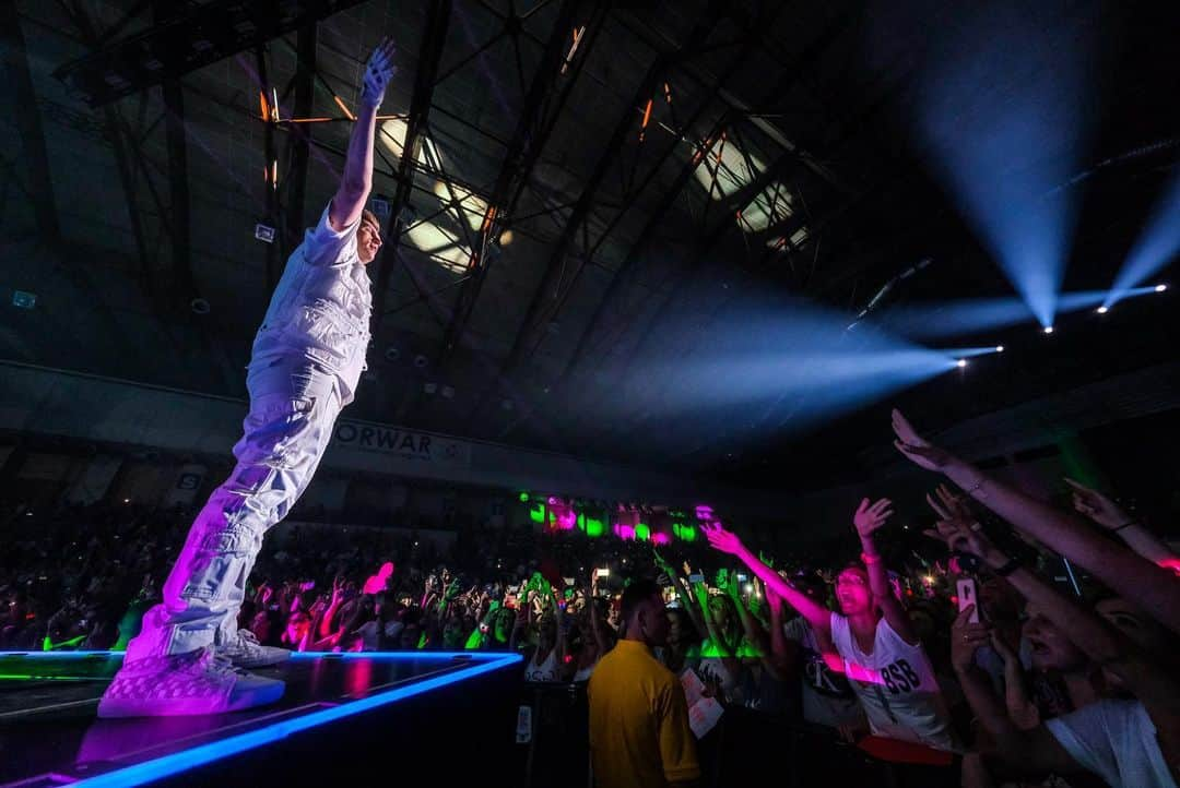 backstreetboysさんのインスタグラム写真 - (backstreetboysInstagram)「Can’t believe tonight was our second to last show on the European leg of the #DNAWorldTour! Thanks for making it special Warsaw ♥️🇵🇱 #BSBPOL」6月25日 7時01分 - backstreetboys