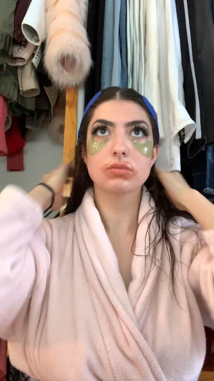 レイチェル・レビンのインスタグラム：「Get ready with me! And I just joined  @TikTok!!!!!!! Follow me @Rclbeauty101 for some new videos, and watch some fun #SummerHacks! #ad」