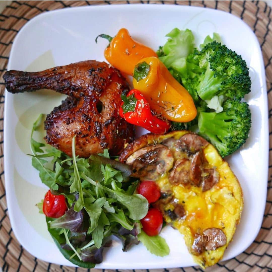 UchiCookのインスタグラム：「Prepared on the Uchicook ♨️ Thanks @msapandi for these gorgeous photos 🤩 #repost ・・・ Steam-grill, Roast & Assemble . Dinner of Black Pepper Roasted Chicken, with omelette with fresh buttons, steam-grilled broccoli, sweet bell peppers & cherry tomatoes, and a serving of fresh salad . . #leica #leicacamera #leicadlux109 #leicaphoto #leicaphotography #leicafoodphotography #foodphotography #foodphotographer  #foodphoto #foodpics  #ketocooking #ketodiet #ketofriendly #keto #isthisketo #foodelia #roastchicken #omelette #steamgrill #uchicook #foodpresentation #foodplating #huffpostgram #cookingideas #fastmeal #easytoprepare」