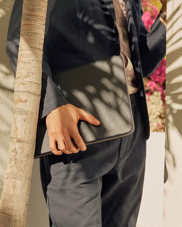 MR PORTERのインスタグラム：「Unfortunately, the likelihood is you won’t be able to leave every single one of your personal and professional responsibilities behind you this summer. That's where a nice linen suit will see you right. ⁣﻿ -⁣﻿ 🛒 @folkclothing Suit Jacket (1117383) and Trousers (1117380), @officinegenerale Shirt (1118820) and @Smythson Portfolio (1093744) Tap or head to the link in bio to shop. #MRPORTER」