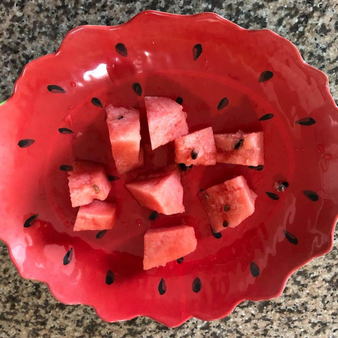 モモコさんのインスタグラム写真 - (モモコInstagram)「スイカのお皿買いました🍉 美味しそうになるかは、わからんけど！  明日、 6/25(火)CBC「チャント！」15:49〜でまーす！東海地方の皆さん、見てね💕 ・ #ハイヒールモモコ #👠 #👠🍑 #CHANEL #シャネラー #グルメ #すいか #雑貨 #チャント #CBC」6月24日 22時29分 - highheel_momoko