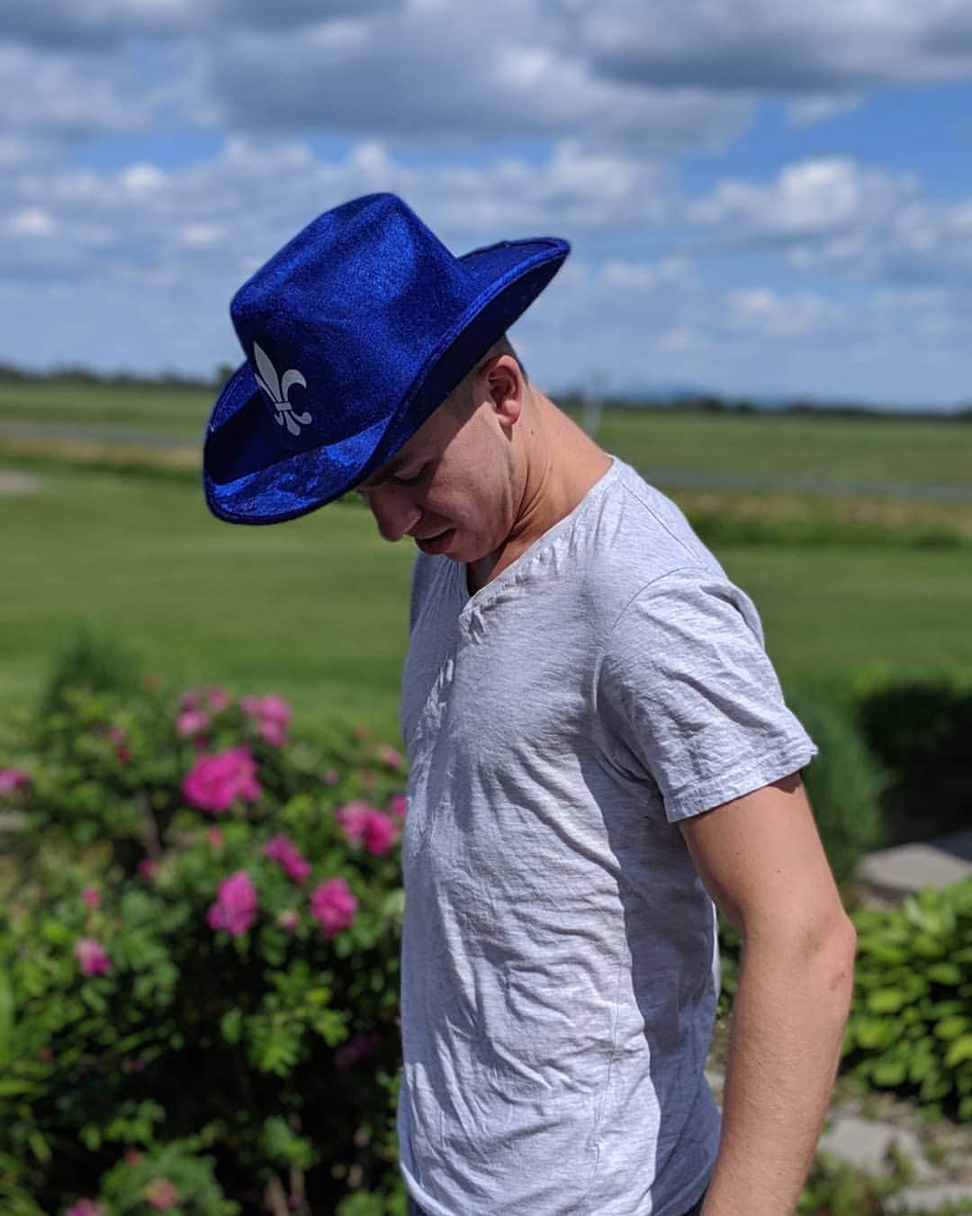 Mathieu Ostiguyのインスタグラム：「Mon Québec, je t'aime! Bonne St-Jean tout le monde! . . #stjeanbaptiste #bonnestjean #chandailfrippé #fierquebecois」