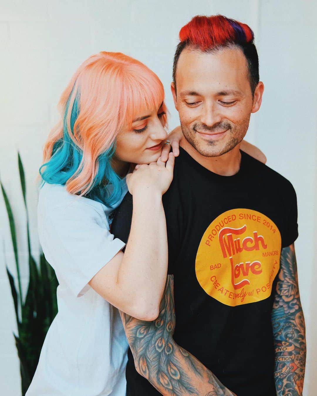 ニック・マーティンのインスタグラム：「Today marks 5 years of being by this woman’s side. After hanging out that night 5 years ago, we‘ve been inseparable. I fall more & more in love with her every single day and I make sure she knows that every single day. She’s been through all my personal ups and downs, while always being my rock along the way. I can never give her enough praise & thanks for being the strong woman that she is — but also being immensely supportive, motivating, & inspiring. I love you @mrsjennamartin ❤️」