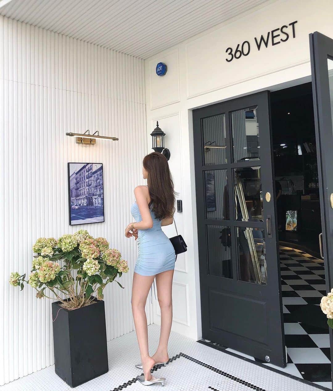 Choi Somiさんのインスタグラム写真 - (Choi SomiInstagram)「⠀⠀⠀⠀⠀ #글랜더 #glander  요 원피스 업데이트 됐어요🖤」6月24日 22時28分 - cxxsomi