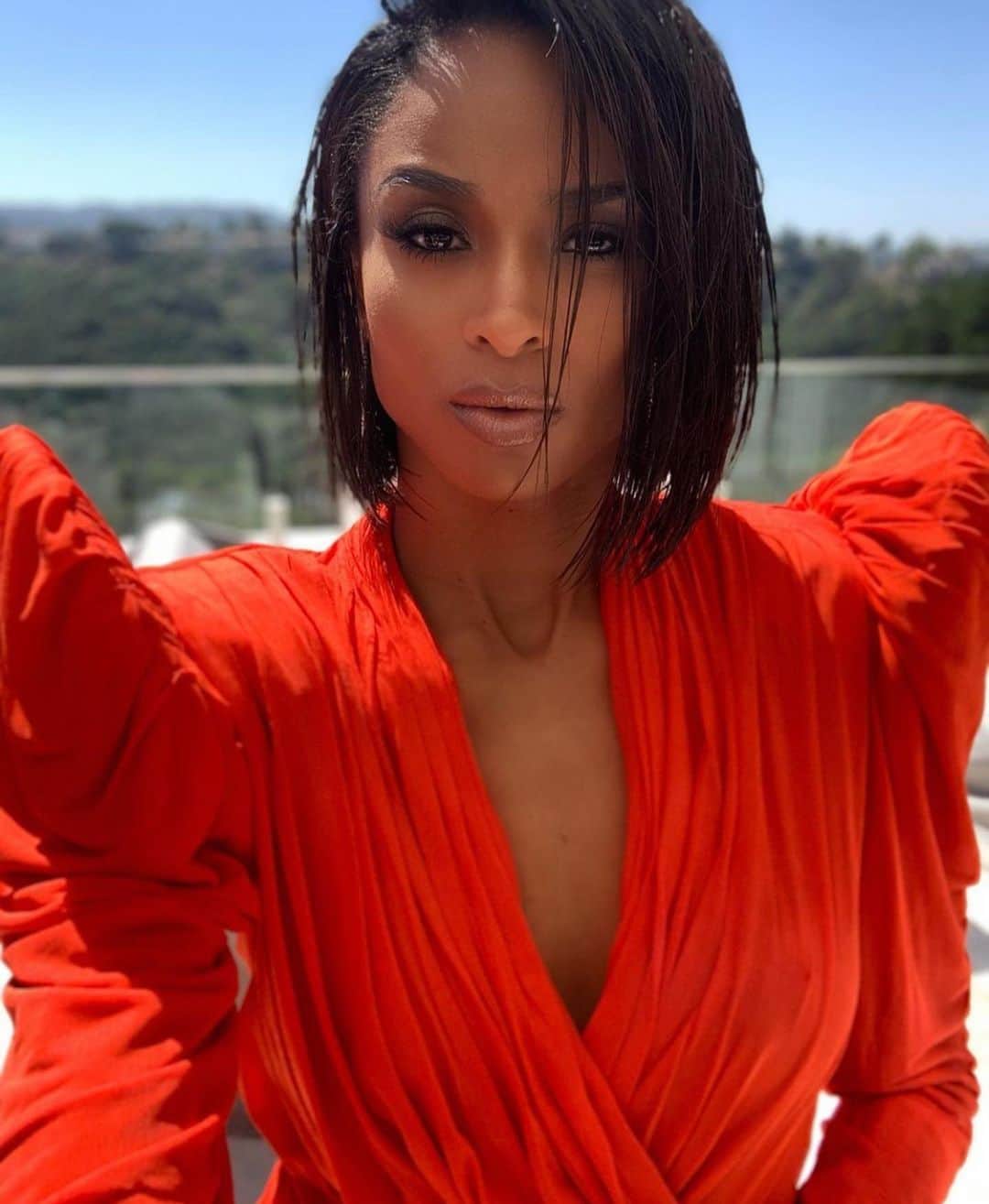 Glossierさんのインスタグラム写真 - (GlossierInstagram)「Glossier went to the #BETAwards! Details below: . ✨@ciara wears Lip Gloss, Boy Brow in Brown, Colorslide in Brack, Lidstar in Fawn, Lash Slick, Niteshine in Deep Copper, and Cloud Paint in Dawn ✨@ryandestiny wears Generation G sheer matte lipstick in Leo, Lip Gloss, and Haloscope in Topaz ✨@theestallion wears Lip Gloss (lips prepped with Bubblewrap first!) ✨@hermusicofficial wears Vinylic Lip in Disco + Bank, Boy Brow in Brown, and Haloscope in Topaz + Quartz」6月24日 22時32分 - glossier