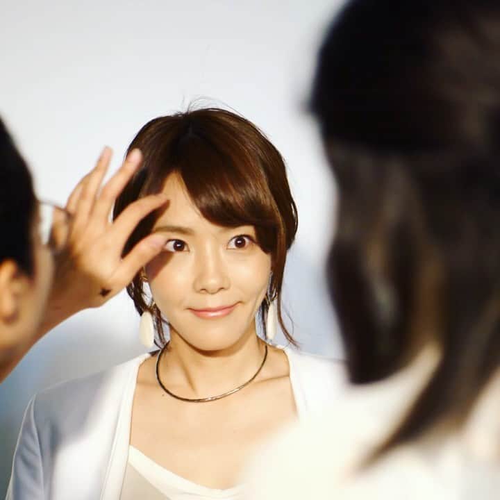 be-o編集部のインスタグラム：「be-o 7月号、6月25日発刊です😆 カバーインタビューは県内で📻ラジオパーソナリティとして大活躍の #エリナ さん✨ ラジオデビューのきっかけから、ファッション、仕事観や恋愛観についてまで 直撃インタビュー！！是非ご覧ください✨ https://www.be-o.jp @beo.okinawa  #ビオ #beo #beauty #okinawa #beautyokinawa #エリナ #沖縄 #ファッション」