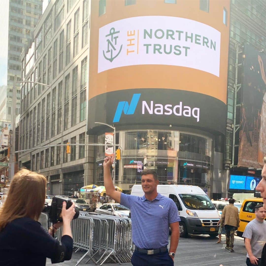 ブライソン・デチャムボーさんのインスタグラム写真 - (ブライソン・デチャムボーInstagram)「Started early today in NY for The Northern Trust media day! Follow along on @thentgolf and my stories to see where we’re headed ☝️」6月24日 23時00分 - brysondechambeau