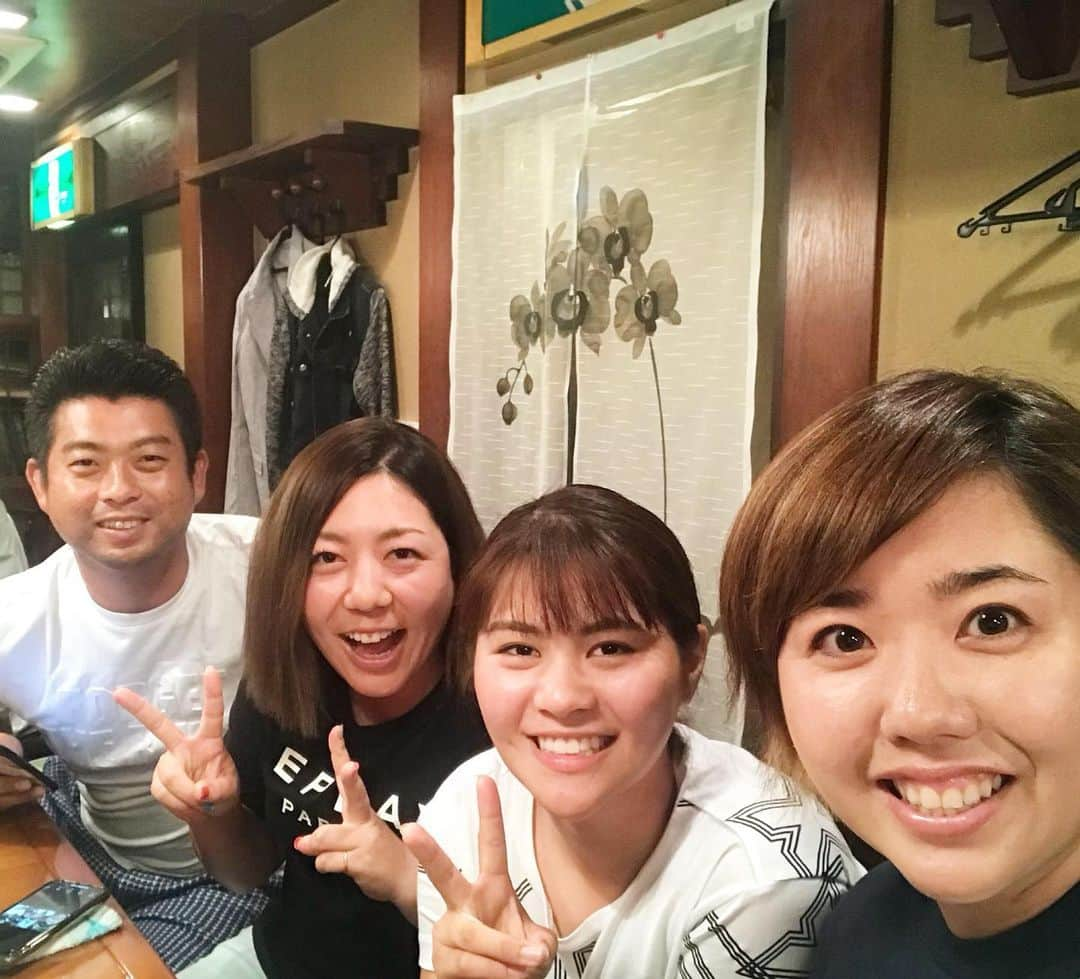 宮里美香さんのインスタグラム写真 - (宮里美香Instagram)「*** 先週、池田勇太さんとご飯に行って来ました！奈々ちゃんと比菜ちゃんも一緒に⭐️ . 楽しすぎる時間でした！ お腹が痛くなるほど笑ったの久しぶりだったなー😆笑 . 勇太さん、ありがとうございました！！ . #池田勇太 さん  #新垣比菜 #山城奈々  #うちなーんちゅ #最高に楽しかった #笑いすぎてお腹痛かった  #やっぱり #勝負師  #いい話が聞けました #ありがとうございました #リスペクト」6月24日 23時01分 - mikamiyazato_official