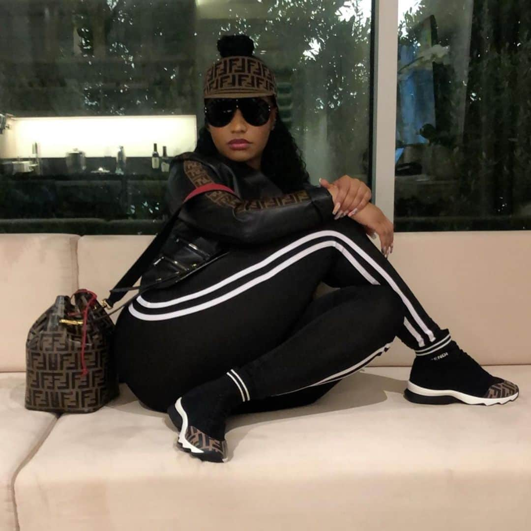 ニッキー・ミナージュさんのインスタグラム写真 - (ニッキー・ミナージュInstagram)「✈️ Airport vybez #HeavyOnIt」6月24日 23時08分 - nickiminaj