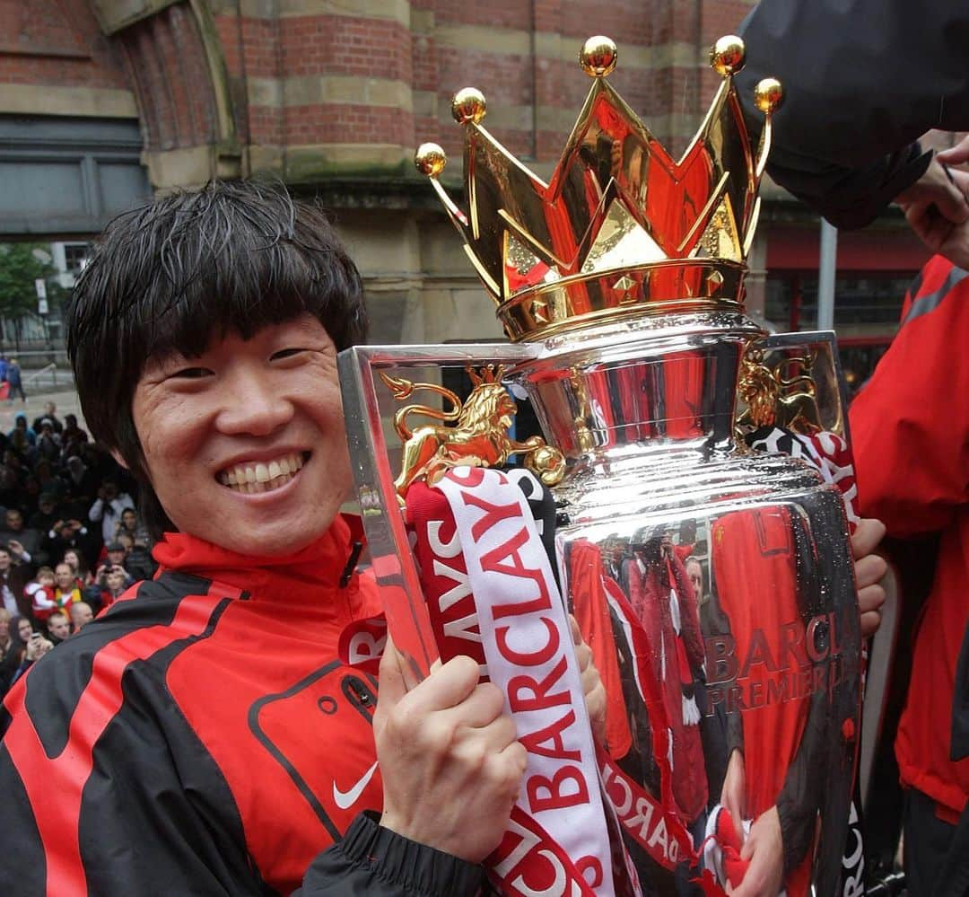 プレミアリーグさんのインスタグラム写真 - (プレミアリーグInstagram)「#OnThisDay in 2005 @manchesterunited signed four-time #pl winner Park Ji-sung 🏆🏆🏆🏆 . #mufc #manunited #premierleague」6月24日 23時09分 - premierleague