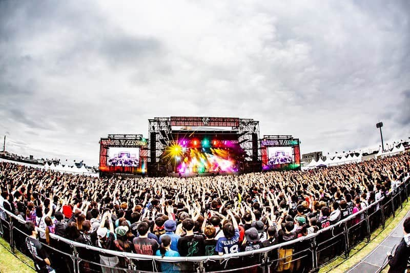 Terufumi Tamanoさんのインスタグラム写真 - (Terufumi TamanoInstagram)「Thank you DEAD POP FESTiVAL!!!! Congratulations 10th anniversary!! Cheers!! Respect #SiM  Photo @cazrowaoki」6月24日 23時11分 - terucrossfaith