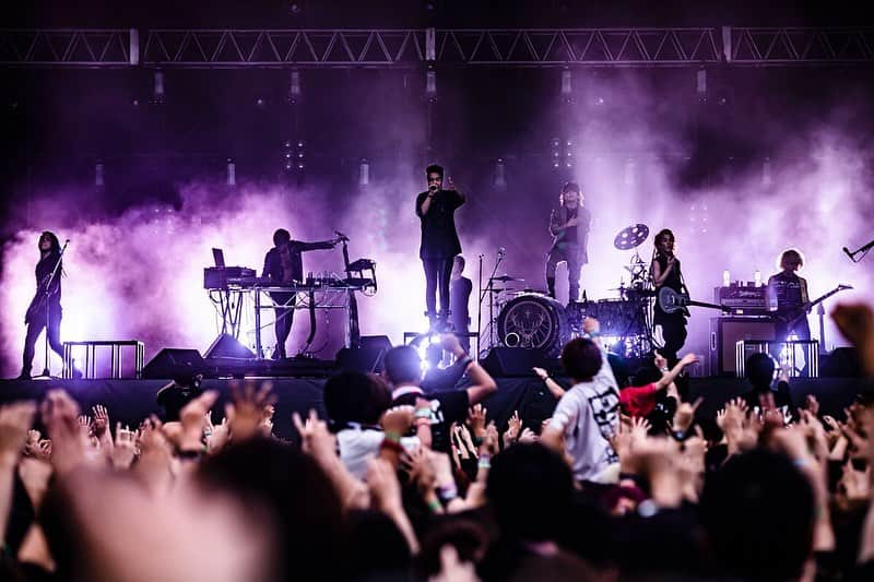 Terufumi Tamanoさんのインスタグラム写真 - (Terufumi TamanoInstagram)「Thank you DEAD POP FESTiVAL!!!! Congratulations 10th anniversary!! Cheers!! Respect #SiM  Photo @cazrowaoki」6月24日 23時11分 - terucrossfaith