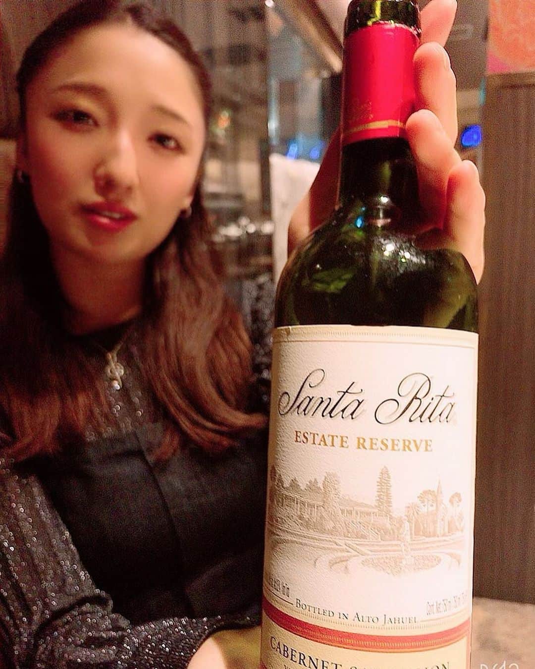 七瀬りりこさんのインスタグラム写真 - (七瀬りりこInstagram)「昨日は、久々にお好み焼きをいただきました❤️ お肉様も、、、、✨ パワー全開‼️ ワインを持つ私、なんでこんな微妙な表情なんだろか笑笑  #お好み焼き #お肉 #赤ワイン」6月24日 23時16分 - ririkonanase