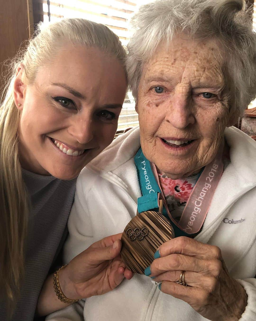 リンゼイ・ボンさんのインスタグラム写真 - (リンゼイ・ボンInstagram)「I have to say celebrating Olympic day has a different meaning to me than it used to. Last week I visited my Grandma in Wisconsin and was finally able to have the strength to show her my medal from South Korea... but mostly it was important for me to show Grandpa. I had a hard time visiting his grave but I talked to him for a while and I hope he heard me. Grandma has dementia now so she won’t remember our visit together but at least she remembered who i was and the smile on her face made me so happy.  So on this Olympic day, instead of celebrating my medals I am celebrating the memories the Olympics gave me with my family and for my family.  Life is short, follow your dreams and cherish every moment you have here on earth. You never know when things could change. I miss you grandpa 😔❤️」6月24日 23時24分 - lindseyvonn