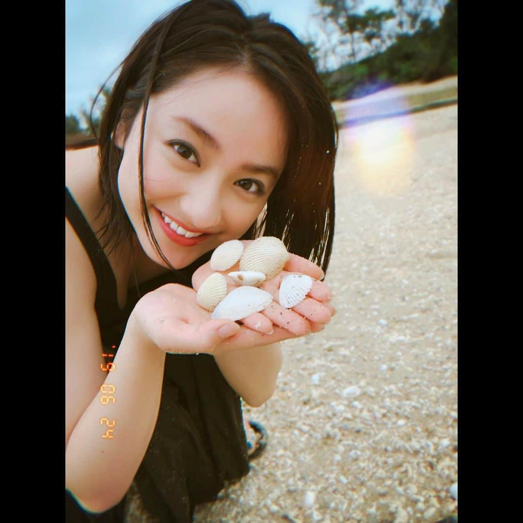 平祐奈さんのインスタグラム写真 - (平祐奈Instagram)「3年ぶりの場所で ほっこり、楽しい撮影してます☺︎ 綺麗な貝殻いっぱい見つけたんだ🐚 明日晴れるといいなぁ。 いい夢見てね！おやすみなさい⭐」6月24日 23時33分 - yunataira_official