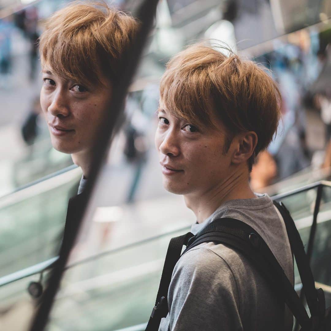 DJ U-ICHIのインスタグラム：「. 楽しい福岡の旅でした！ 久しぶりに逢えたみんなも、 #DISCOTHEQUE #大野城市 #大野城君 ありがとうございました！ . . . _________________________________ #tokyo #nagoya #fukuoka #japan #tokyocameraclub #levis #red  #streetphotography #sonya7riii  #portraitvision #portraitfestival  #portraitpage #portraitmood #moodyportraits #ourportraitsdays #lifeportraits _________________________________ 📷 @yuta_photo_0823」