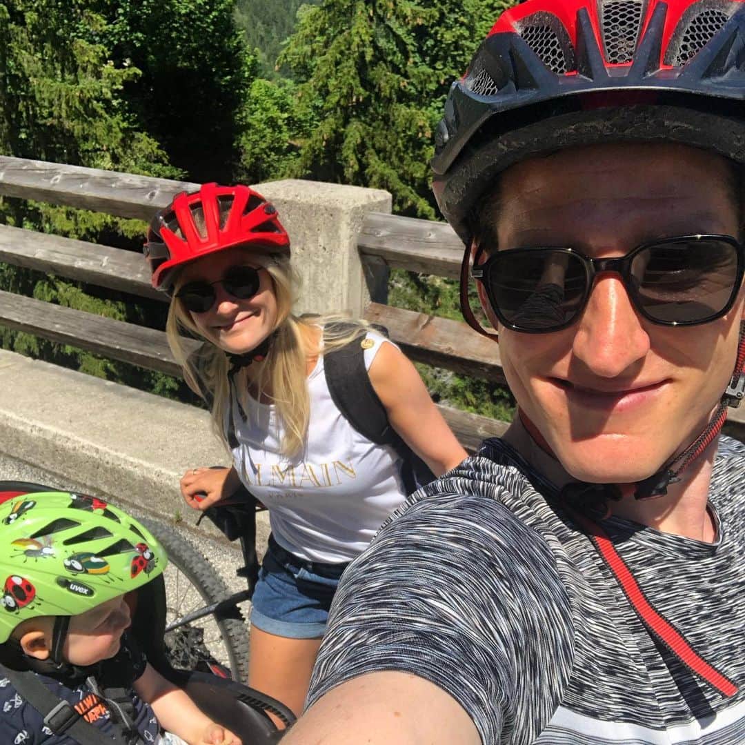 セバスティアン・ルディのインスタグラム：「Unser erster Familienurlaub in den Bergen 👌🏻 #fun #fahrradtour」