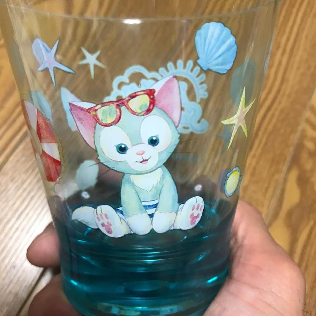 政宗さんのインスタグラム写真 - (政宗Instagram)「謎のアクリルキーホルダーに続き 昨日頂いたコップ  #ダッフィのコップ………… 謎のアクリルキーホルダーに続き 昨日頂いた  #ダッフィのコップ ………… どんな想いで渡してくれたんだろう…………… あ、あれか！！ DLいつ行くのかの催促！！！ 確かに期限があるからな  行かねばなるまいな💦どんな想いで渡してくれたんだろう…………… あ、あれか！！ DLいつ行くのかの催促！！！ 確かに期限があるからな  行かねばなるまいな💦」6月24日 23時49分 - masamune___date