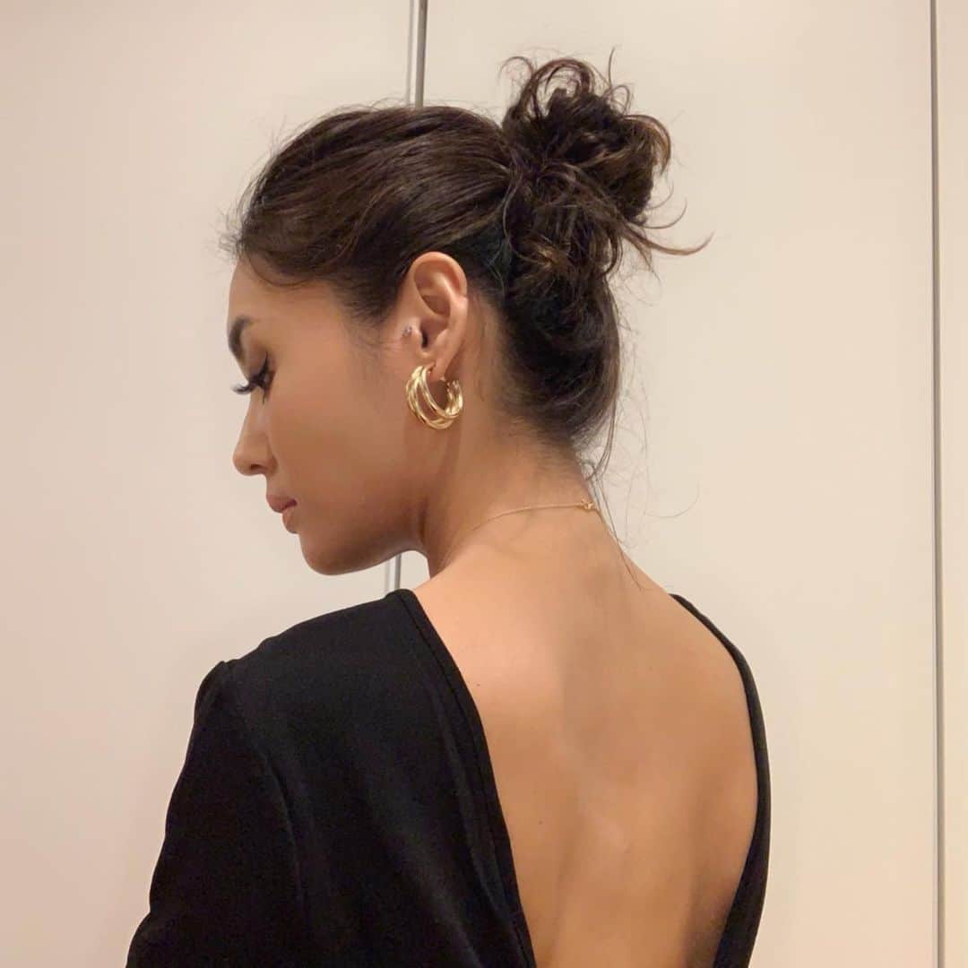 内藤陽子のインスタグラム：「✨3フープピアス✨ 今日も程良いボリューム感で使いやすい♡ 早速ご注文も頂いてます。 発送までしばらくお待ちくださいね！ 商品詳細、ご購入はプロフィールに記載されている www.stair-tokyo.comからご覧ください。 #stairtokyo」