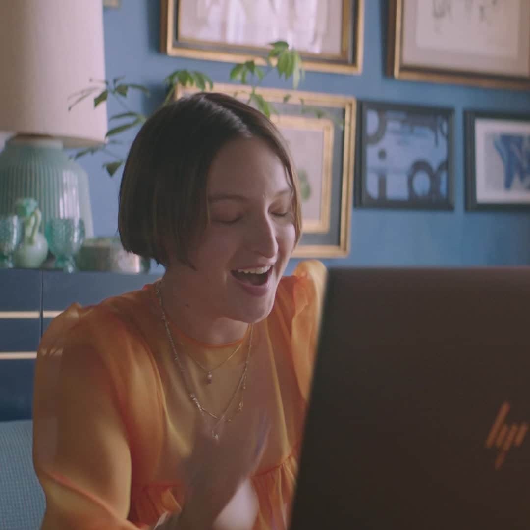 HP（ヒューレット・パッカード）のインスタグラム：「Be You With The Webcam Kill Switch. It's a physical switch that cuts power to the laptop's webcam. So go ahead. Dance like nobody’s watching. #KeepReinventing [link in bio]」