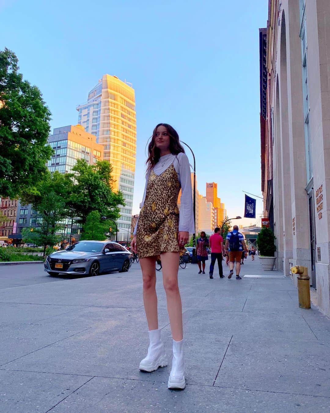ミーガン・ピュレリさんのインスタグラム写真 - (ミーガン・ピュレリInstagram)「moon boots but make it fashun 👽🌙☄️🚀🛸」6月25日 0時00分 - meganpuleri