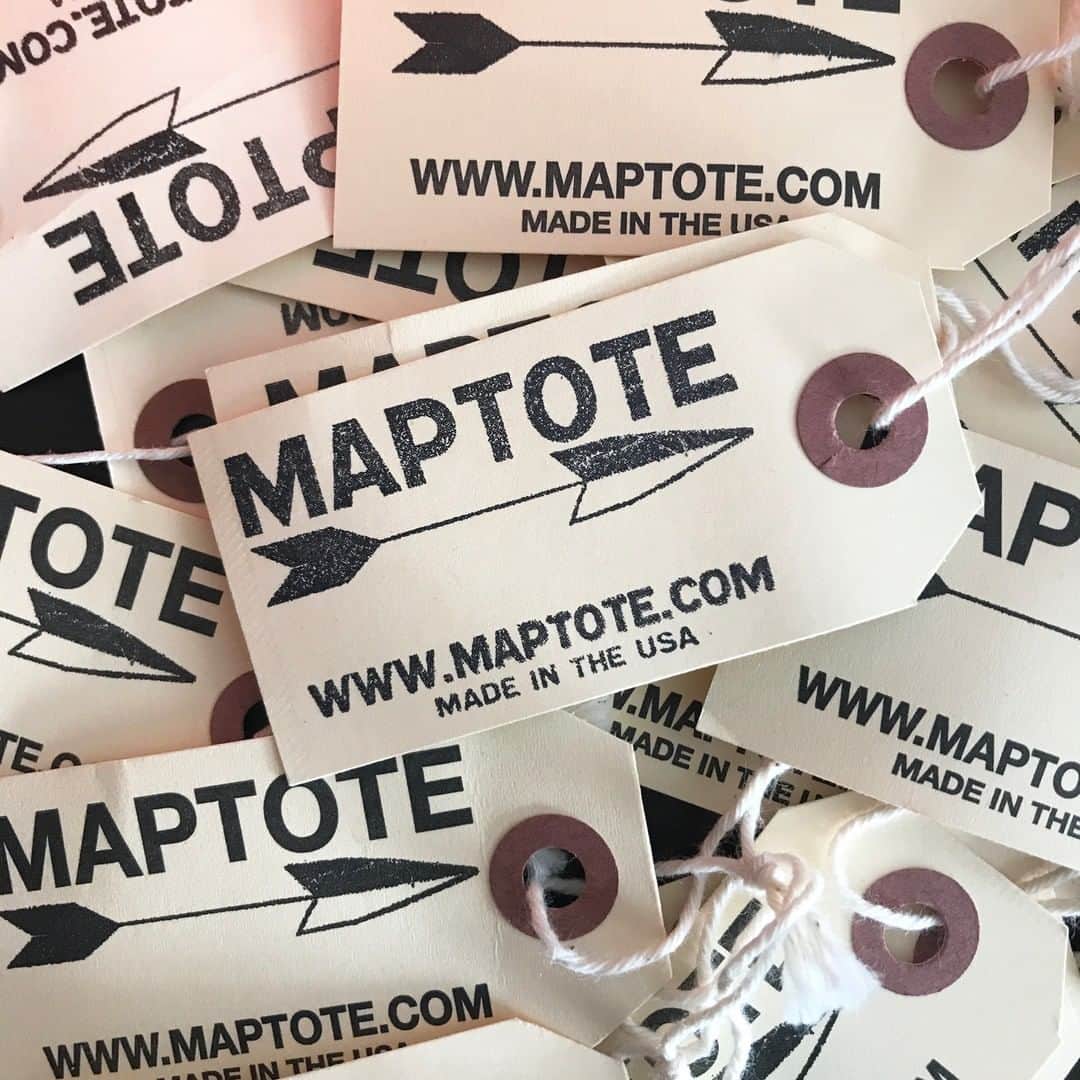 マップトートさんのインスタグラム写真 - (マップトートInstagram)「Everything here at Maptote, even our tags, are made in the USA! . . . . . #maptote #madeinusa #madeinbrooklyn #madeinnewyork #madeinusagifts #americanmade」6月25日 0時01分 - maptote