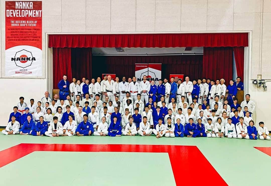 マルティ・マロイのインスタグラム：「I've had some amazing #judo adventures in the last few weeks! 3 seminars in 3 states introduced me to more than 300 #judoka and parents. I'm so grateful to be able to share the lessons I learned during my career with so many! 'The way of judo' is NOT the easiest way. But as my coach Mr. Uchida always says, "Judo is preparation for life." 🙏  Thank you to hosts from @nankajudo for inviting @project2024 to SoCal! Seiei Dojo for bringing me back for the 2nd time (stay tuned for next year WA!). And to my friend Michael Eldred and Daiheigen Yudanshakai for inviting me to #BoiseState for their annual summer camp! The hospitality is so appreciated! 🙇‍♀️ Link in bio if you are interested in having me visit your dojo! 🥋  #judofamily」