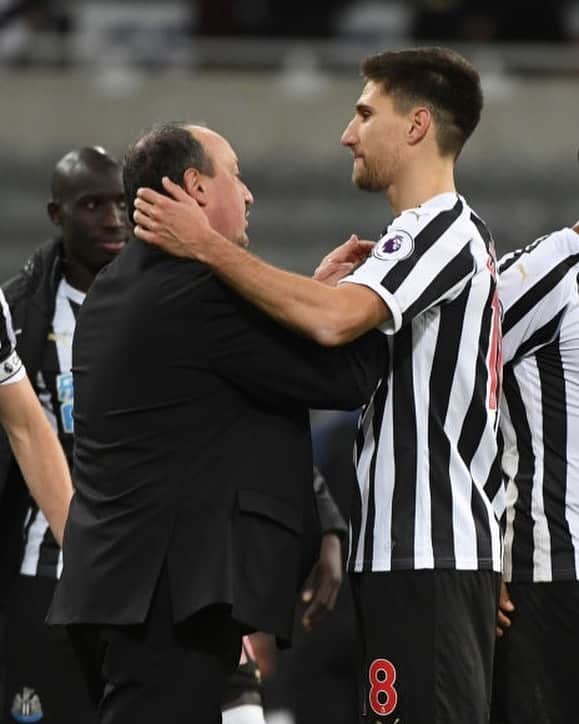 フェデリコ・フェルナンデスのインスタグラム：「Thanks Rafa. All the people around Newcastle love you. All the best for the future.」